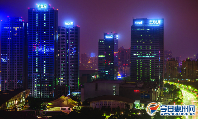 惠州城市夜景灯光璀璨。