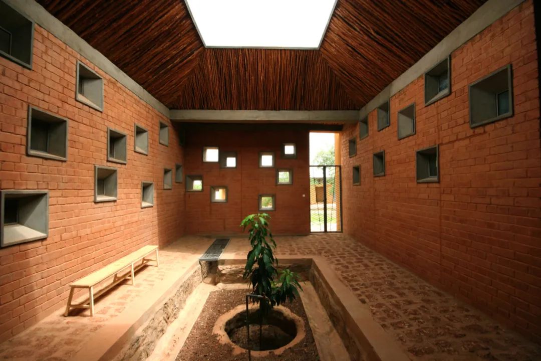 医疗与社会福利中心，2014，布基纳法索拉昂戈。